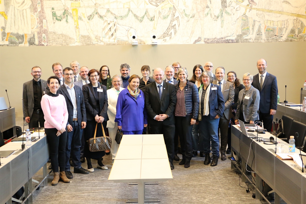 Gruppenfoto im Grossratssaal