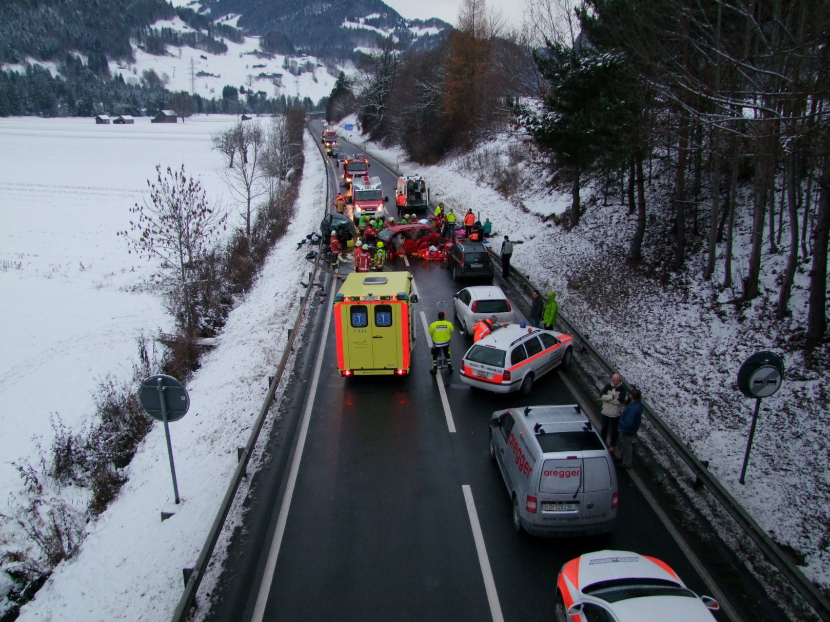 Grusch Ein Todesopfer Und Mehrere Verletzte Bei Frontalkollision