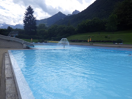 Badewasserqualität in Bündner und Glarner Freibädern